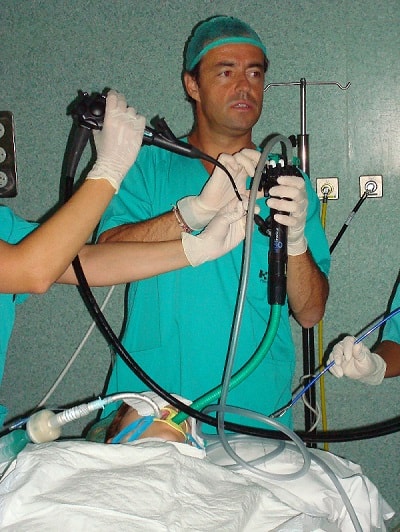 2012 04 24 el dr. gontrand lópez nava, durante la intervención con el método pose el pasado verano
