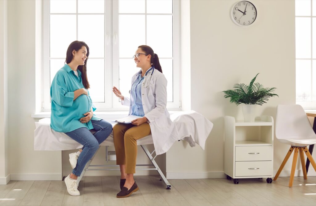 Embarazo de riesgo: Monitoreo fetal mediante ecografías.