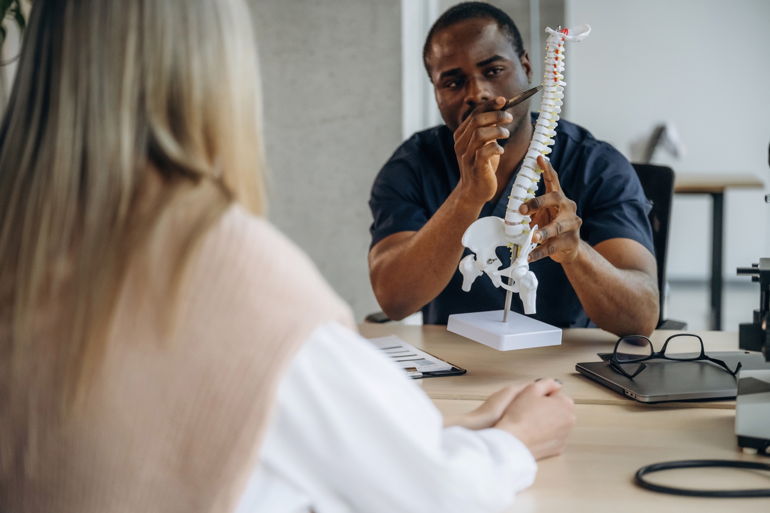 Imagen para: Tratamientos y opciones para corregir la escoliosis en adultos