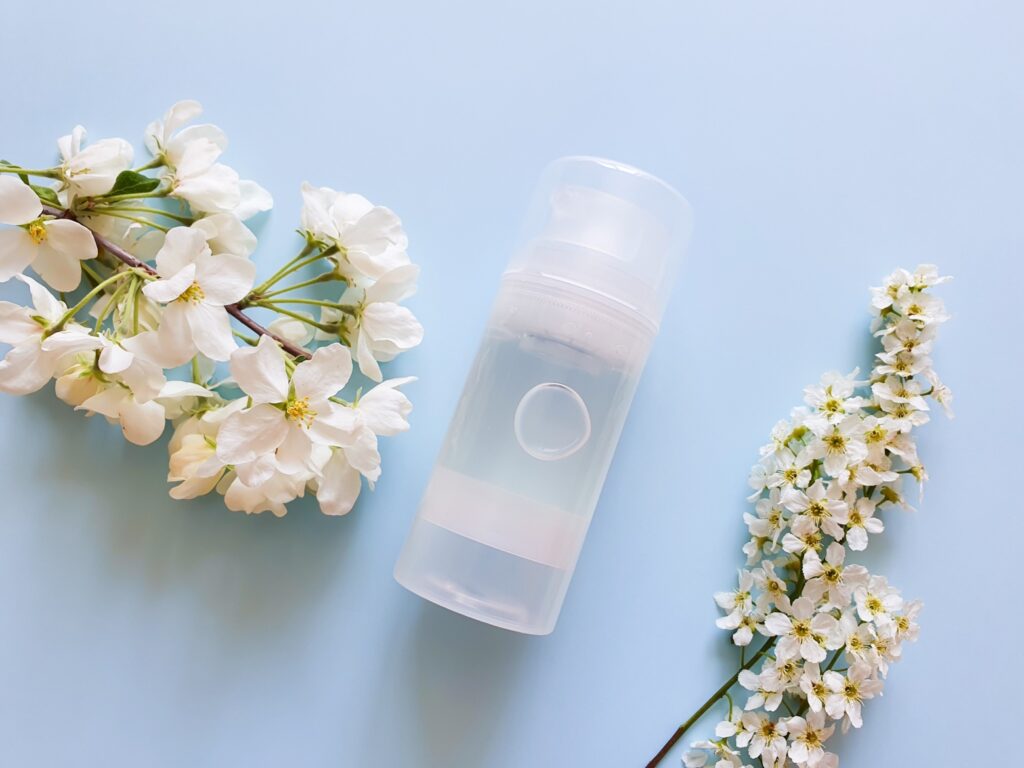 Tratamiento del síndrome genitourinario: Producto para la higiene íntima. Mantener una buena higiene íntima es importante para el manejo del síndrome genitourinario.