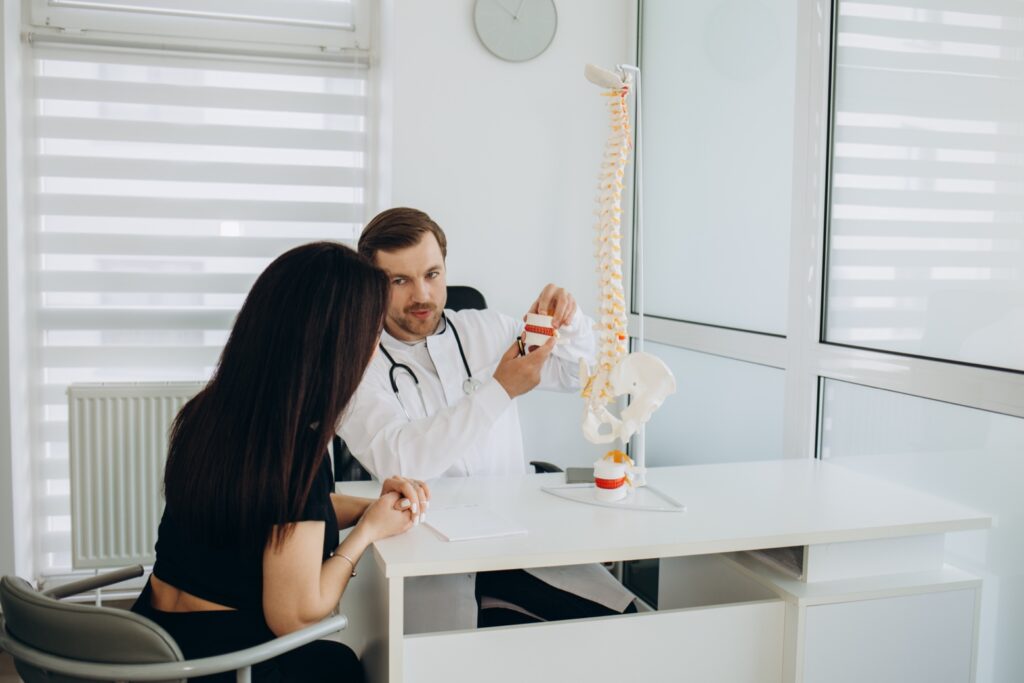 Cifosis cervical: causas, síntomas y opciones de tratamiento