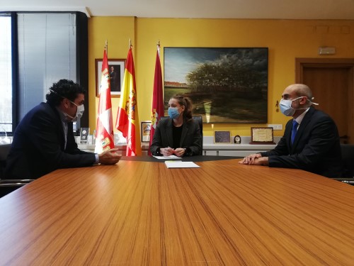 Imagen para: La delegada de la Junta recibe a HM Hospitales