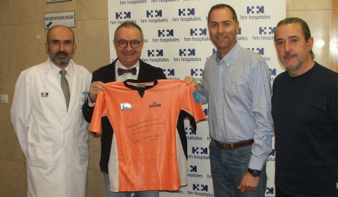 Imagen para: HM Hospitales recibe el reconocimiento de los árbitros de baloncesto leoneses