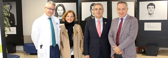 Imagen para: El Hospital Universitario HM Puerta del Sur acoge la exposición fotográfica de la FPSOMC: ‘Quién ayuda al que ayuda’