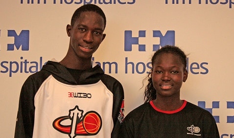 Imagen para: Dos nuevos jugadores del HM Hospitales Torrelodones se someten a un reconocimiento médico completo en el Hospital Universitario HM Torrelodones