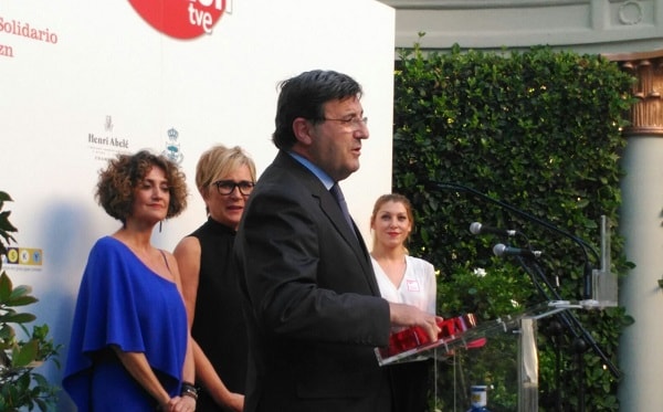 Imagen para: El Dr. Emilio Vicente recibe el Premio Corazón Solidario