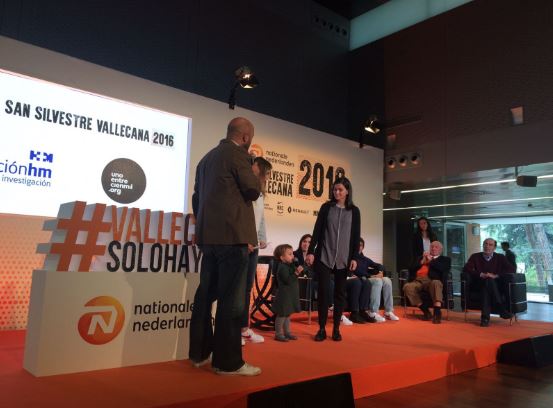 Imagen para: La Fundación de Investigación HM Hospitales recibe la donación de la San Silvestre para ayudar a los niños con cáncer