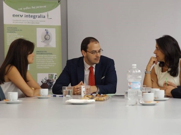 Imagen para: HM Hospitales y la Fundación DKV Integralia firman un acuerdo de colaboración