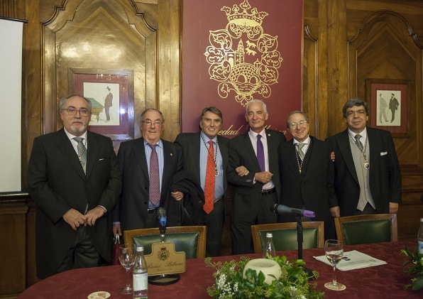 Imagen para: El Prof. Dr. Alfonso Delgado Rubio, investido Académico Numerario de la Real Academia de Medicina del País Vasco