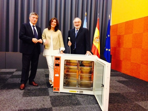 Imagen para: La Maternidad Belén dona al Muncyt el incubador de células en el que se desarrollaron los embriones de los primeros gallegos concebidos por fecundación in vitro