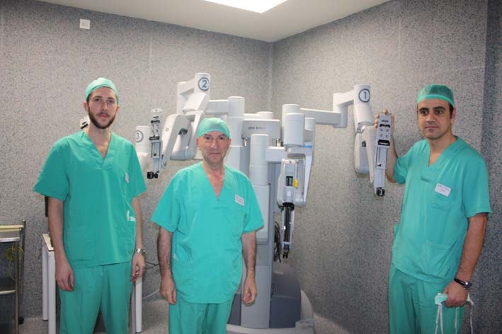 Imagen para: El Hospital HM Modelo se introduce en la cirugía robótica con la puesta en marcha del equipo quirúrgico Da Vinci