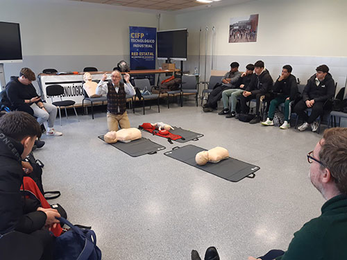 Image for: HM Hospitales trains more than 150 students from the CIFP Tecnológico Industrial de León in CPR and First Aid.