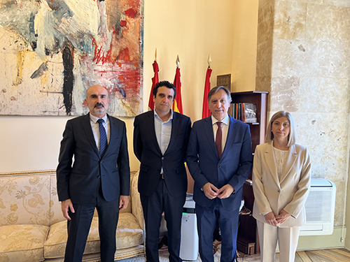 Imagen para: El alcalde de Salamanca recibe a los nuevos responsables del Hospital HM Santísima Trinidad