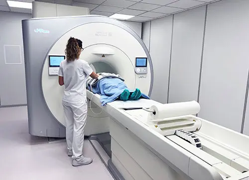 Imagen para: HM Santísima Trinidad adquiere una resonancia magnética de última generación que opera con IA