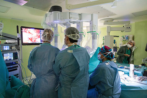Imagen para: El Hospital HM Nou Delfos mejora los resultados en el tratamiento quirúrgico de pacientes obesos gracias a la plataforma robótica Da Vinci