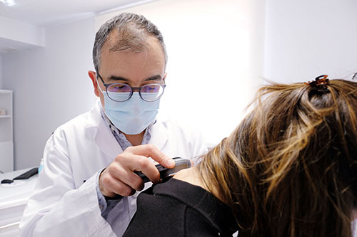 HM Hospitales pone en marcha el Servicio de Teledermatología para facilitar el acceso rápido y directo a la consulta del especialista