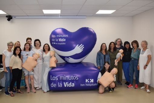 HM Hospitales forma a las remeras de Bolboretas Coruña en R.C.P y primeros auxilios
