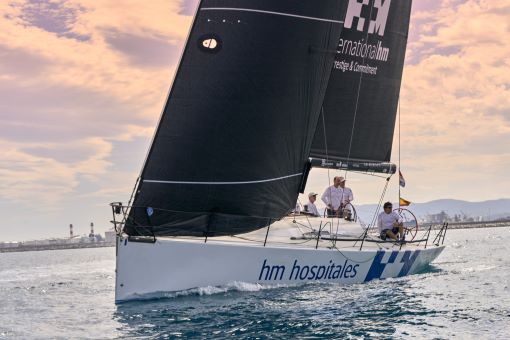 Imagen para: HM Internacional continúa apoyando al barco HM Hospitales-Hydra en la 42ª Copa del Rey Mapfre