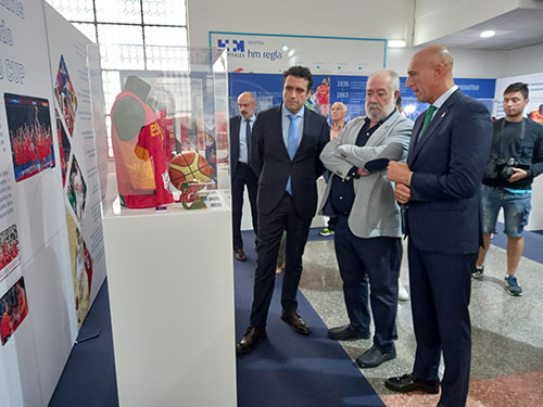Imagen para: La Exposición Centenario de HM Hospitales y la Federación Española de Baloncesto llega al Hospital HM Regla