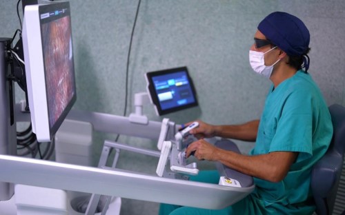 Imagen para: HM Hospitales completa sus diez primeras cirugías robóticas con HUGO RAS system con una gran satisfacción por su potencial