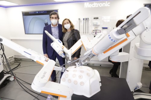 HM Hospitales realiza su primera intervención con el sistema de cirugía asistida por el nuevo robot HUGO™ de última generación