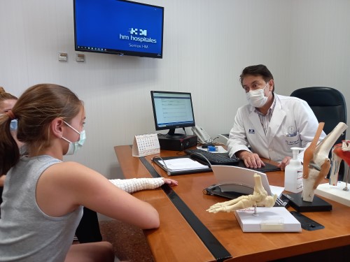 Imagen para: HM Hospitales incorpora este verano las ‘escayolas’ sumergibles