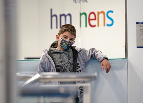 Imagen para: El uso de la mascarilla aumenta un 20% las consultas por problemas en el desarrollo del habla de los niños