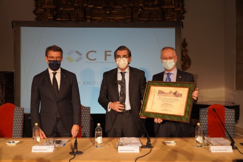 Imagen para: El Hospital HM Rosaleda recibe el IX Premio a la Excelencia Empresarial que entrega el Club Financiero de Santiago
