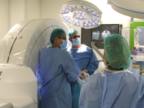 Imagen para: HM SAN FRANCISCO REALIZA CON ÉXITO LA PRIMERA INTERVENCIÓN QUIRÚRGICA CON EL SISTEMA DE IMAGEN INTRAOPERATORIA O-ARM Y DE NAVEGACIÓN S8