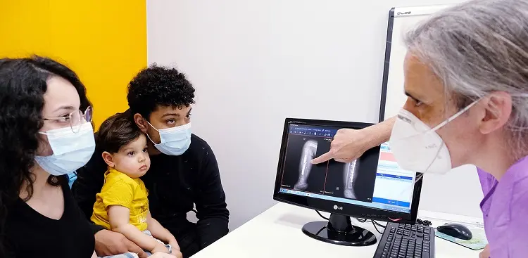 Imagen para: Un bebé de 23 meses salva su pierna derecha afectada por una malformación de la tibia con un autotrasplante