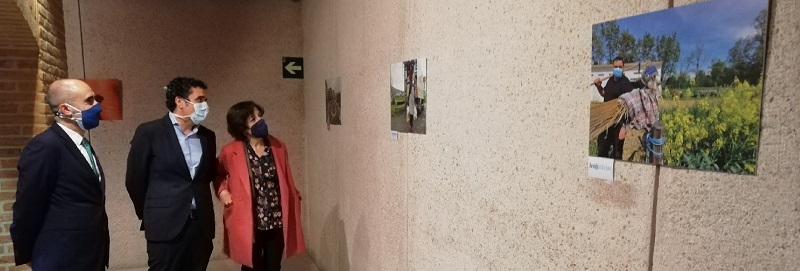 Imagen para: HM Hospitales inaugura en Ponferrada una exposición de imágenes periodísticas de la pandemia