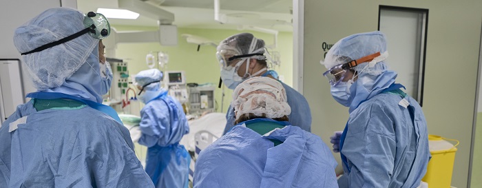 Imagen para: Veterano, de primera línea, con síntomas y una alta afectación, perfil del sanitario contagiado por COVID-19 en la primera ola