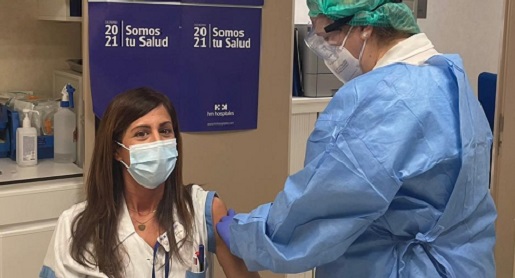 Imagen para: HM Hospitales inicia hoy 14 de enero la campaña de vacunación de sus profesionales sanitarios frente al COVID-19 en Madrid