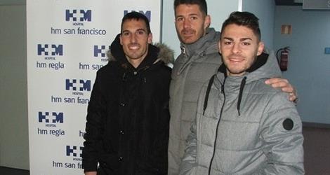 El cuerpo técnico y jugadores de la Cultural y Deportiva Leonesa acuden a HM Regla para realizarse un reconocimiento