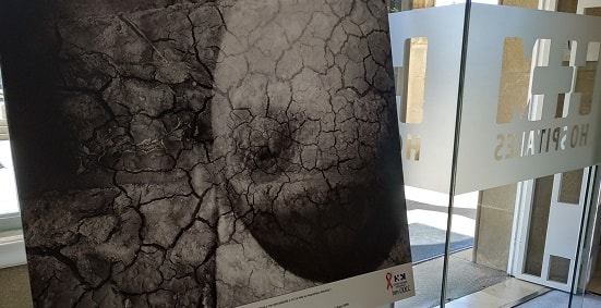 Dos centros de HM Hospitales en Madrid albergan una exposición itinerante de fotografías por el mes de sensibilización del cáncer de mama