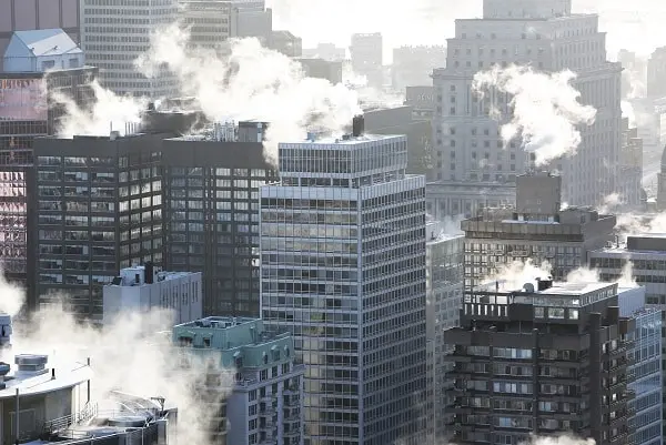 Imagen para: Estrés, sedentarismo y hábitos alimenticios poco saludables potencian el impacto de la contaminación en las personas