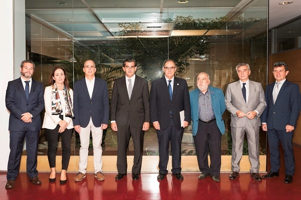 HM Hospitales ofrecerá atención gratuita y preferente a los jubilados del Colegio de Médicos de Pontevedra