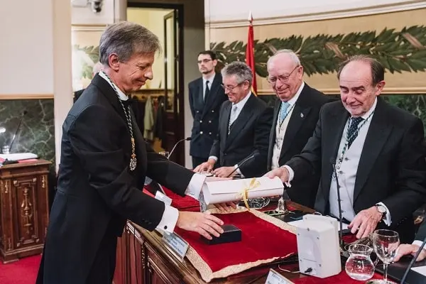 Imagen para: El Dr. José A. Obeso, director de HM CINAC, toma posesión como académico de la Real Academia Nacional de Medicina