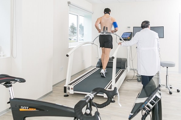 HM Hospitales recomienda someterse a un chequeo médico deportivo previo antes de instaurar el correr como hábito saludable