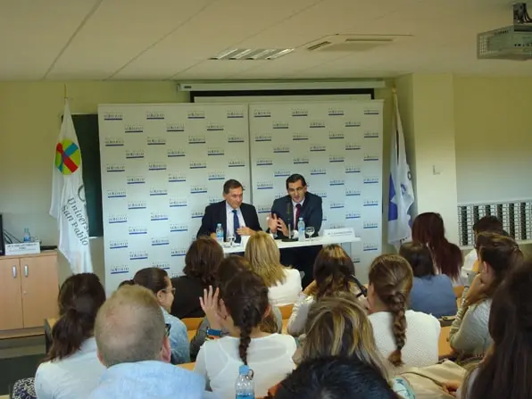 Imagen para: HM Hospitales y la Universidad CEU San Pablo reciben a más de 150 alumnos de tercero de Medicina que inician su formación clínica en los centros del grupo