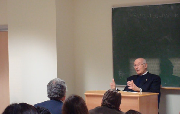 Imagen para: Romay Beccaría apuesta por un aumento del sector privado sanitario para mejorar la situación de la sanidad pública en España