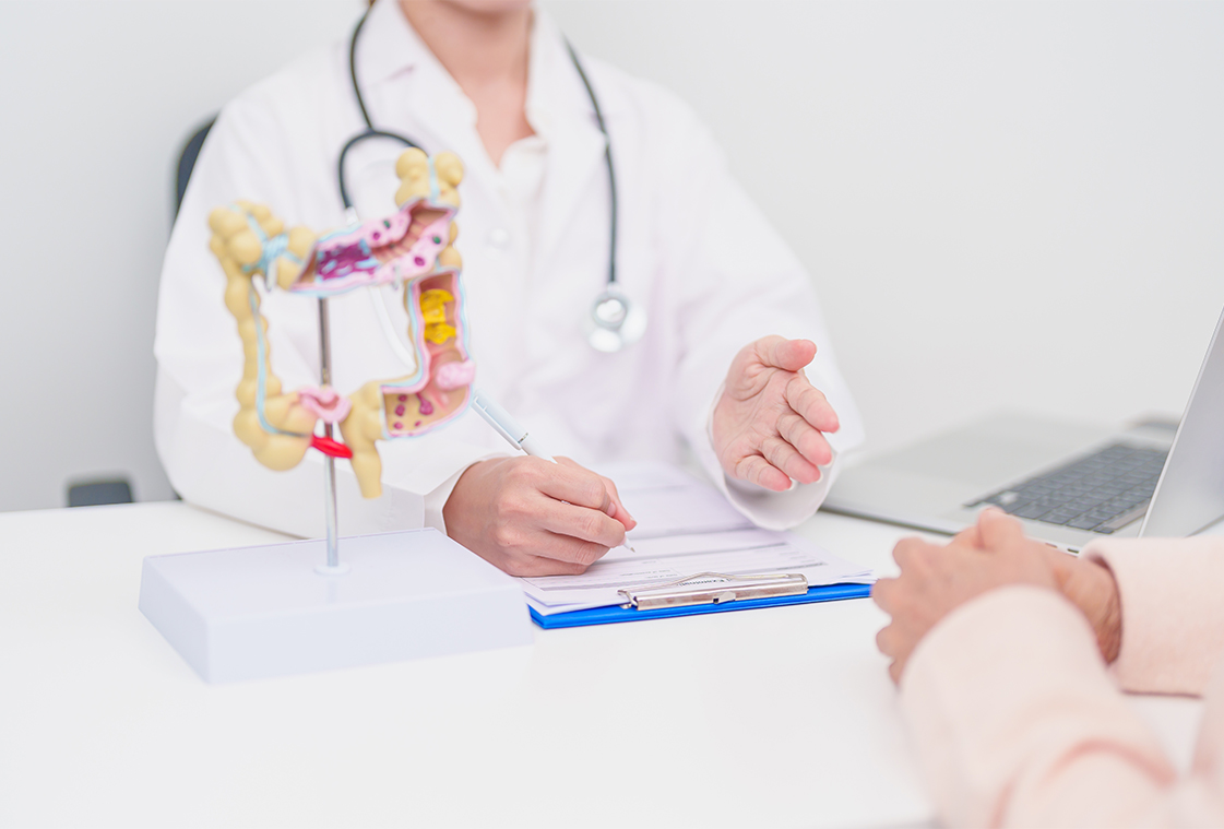 Consulta médica de especialista digestivo