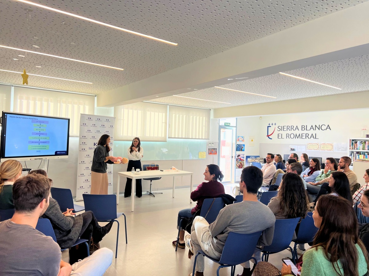 Imagen para: HM Málaga forma a familias del Colegio Sierra Blanca – El Romeral en primeros auxilios pediátricos