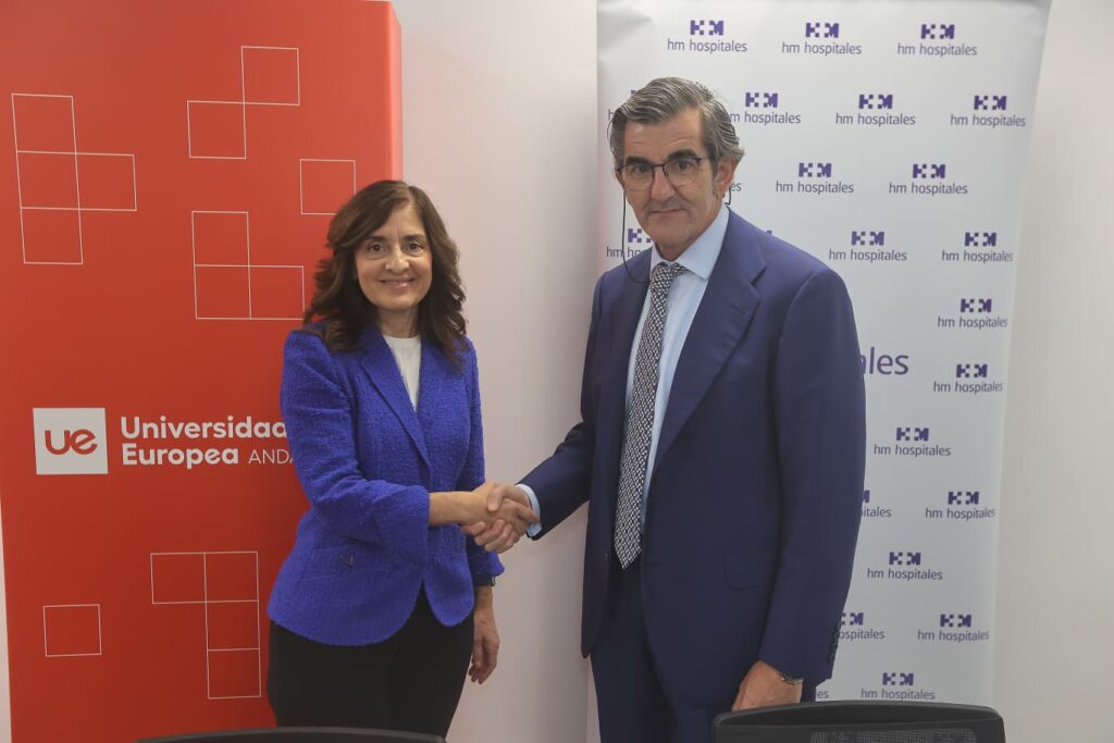 Dr. Juan Abarca junto a Otilia de la Fuente