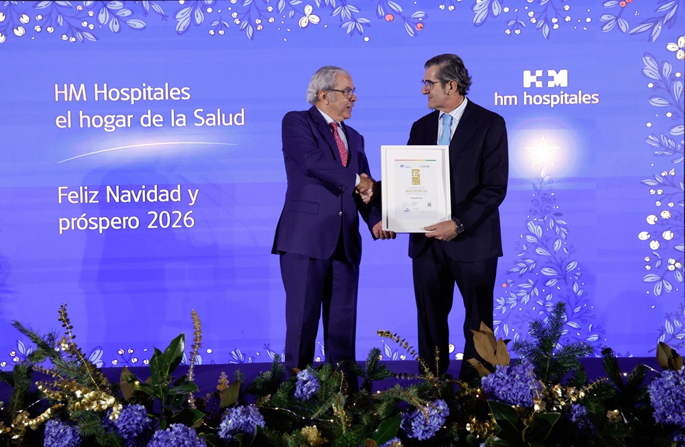 El doctor Abarca recibe el sello de manos de D. Ignacio Babé