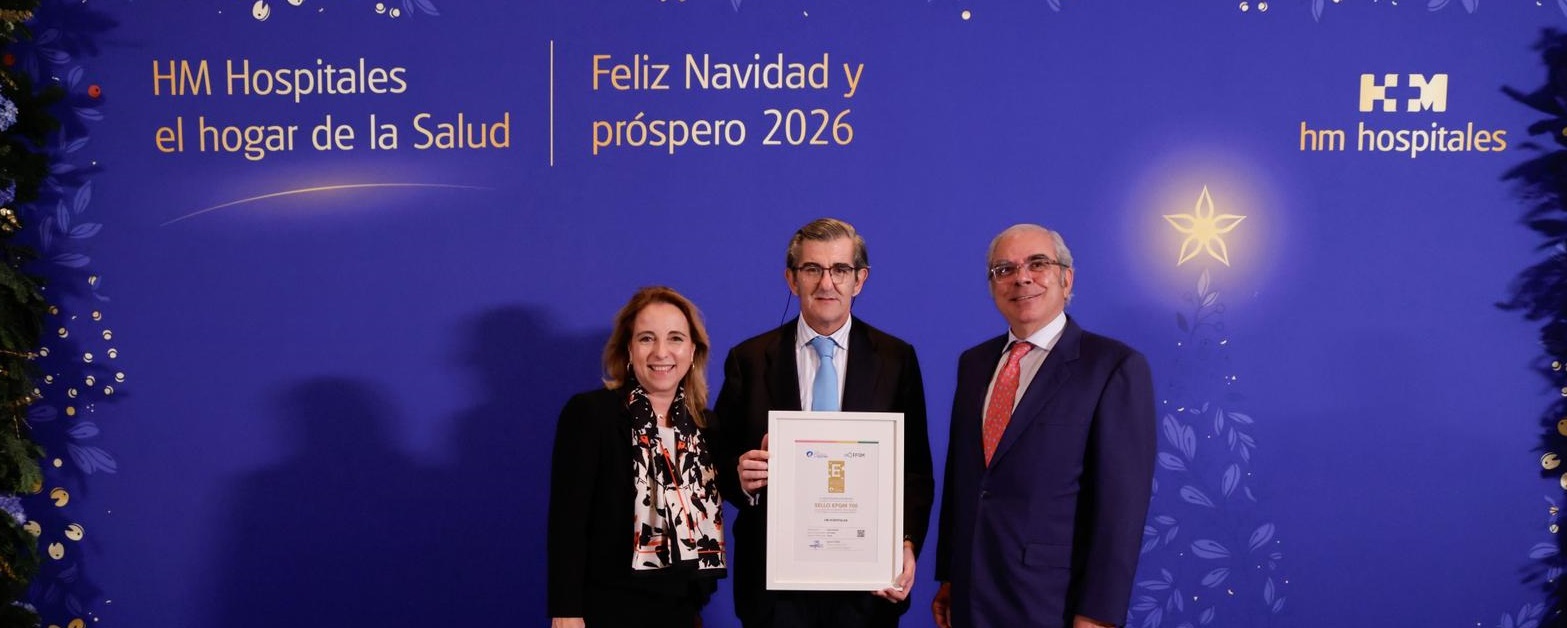 Ignacio Babe y Nieves Segovia junto al Dr Abarca