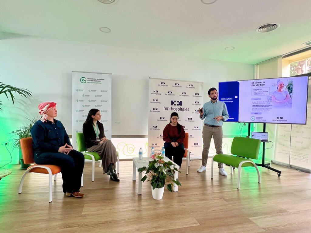 Paciente, profesionales de HM Hospitales y la AECC durante la jornada