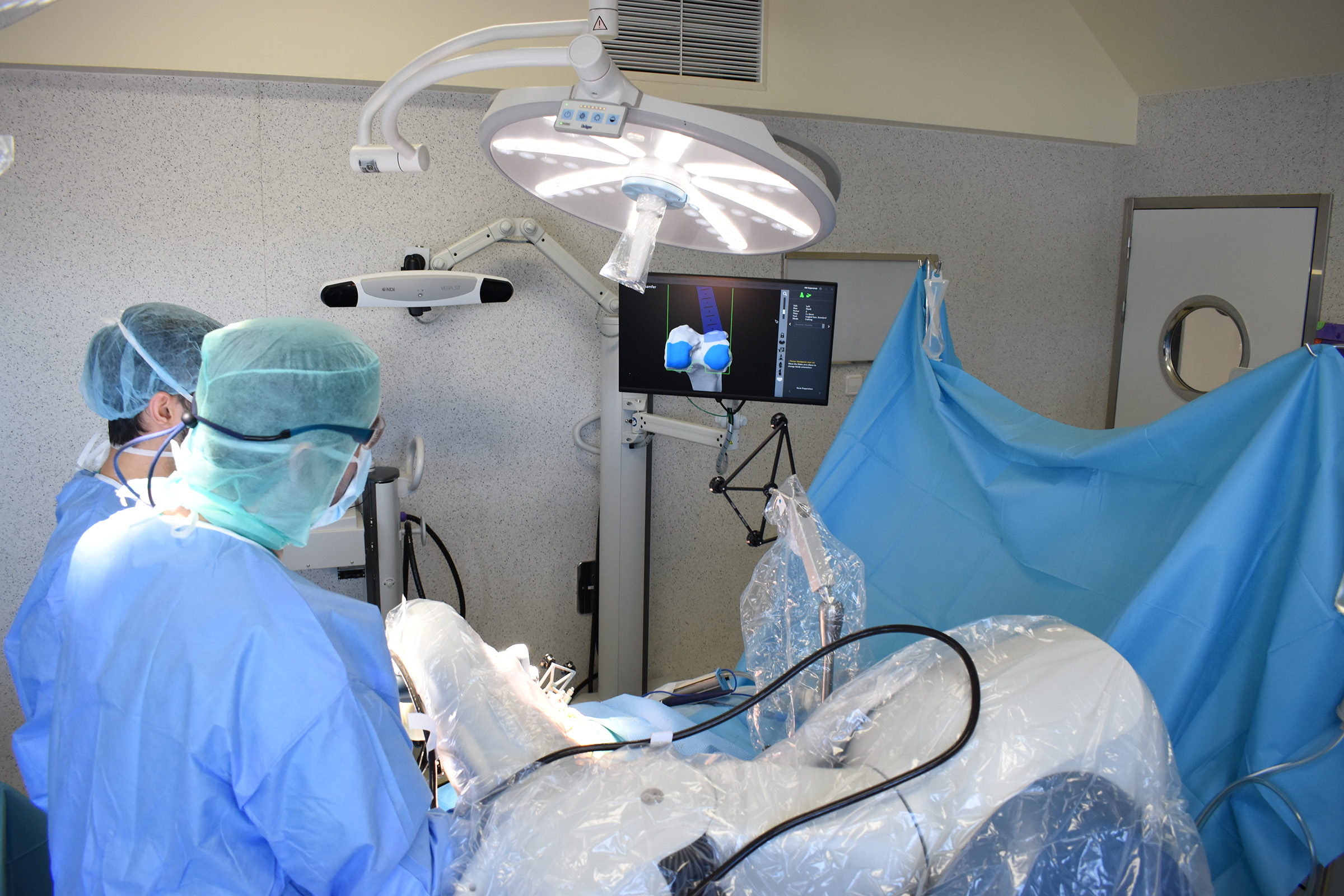 Imagen para: El servicio de Traumatología de HM Rosaleda comienza a utilizar el robot MAKO también en cirugías de prótesis de cadera