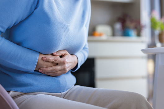 Mujer adulta con dolor abdominal