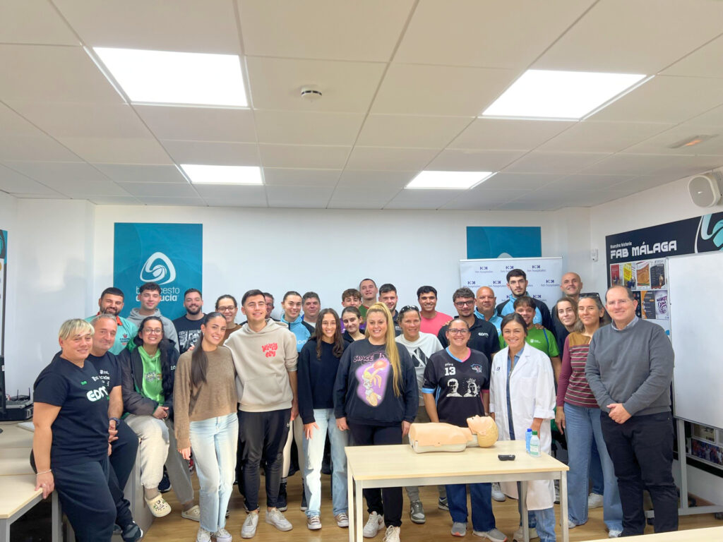 Taller de RCP básica impartido por HM Hospitales en la FAB Editada